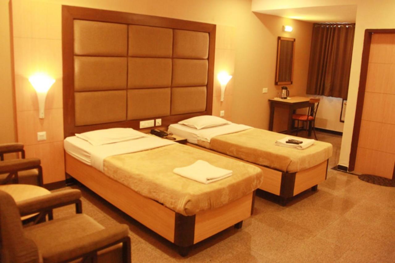 Hotel Parklane Hyderabad Exterior foto
